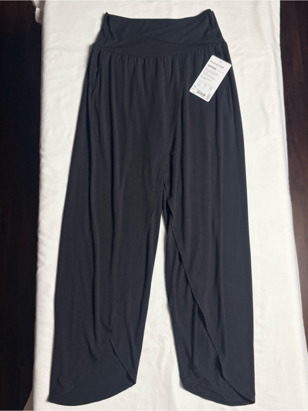NWT Athleta Release Pants- Wrap Gauchos-XS